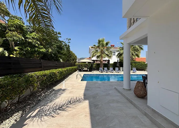 Eden Palms, Coral-bay, Pool Pegeia