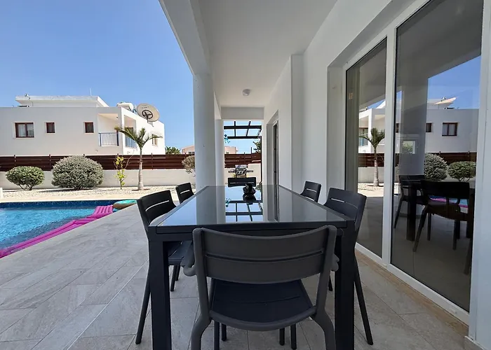 Eden Palms, Coral-bay, Pool