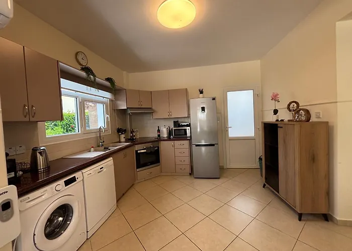 Eden Palms, Coral-bay, Pool Pegeia